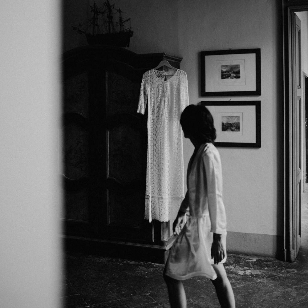 Wedding Morning Bridal Preparations | Green &amp; White Bohemian Wedding in the Rain at Castello di San Sebastiano da Po, Italy | Margherita Calati Photography | Second Shooter Carlo Vittorio