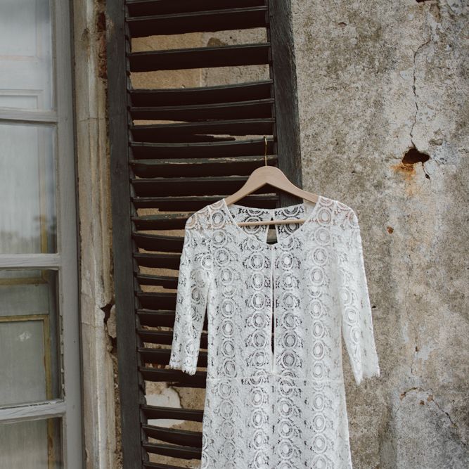 Lace Laure de Sagazan Bridal Gown | Green &amp; White Bohemian Wedding in the Rain at Castello di San Sebastiano da Po, Italy | Margherita Calati Photography | Second Shooter Carlo Vittorio