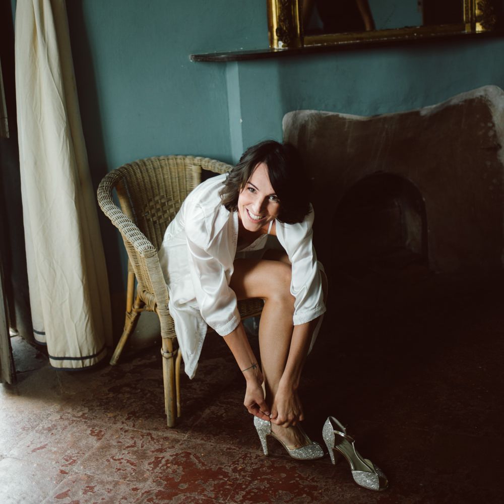 Wedding Morning Bridal Preparations | Anniel Shoes | Green &amp; White Bohemian Wedding in the Rain at Castello di San Sebastiano da Po, Italy | Margherita Calati Photography | Second Shooter Carlo Vittorio