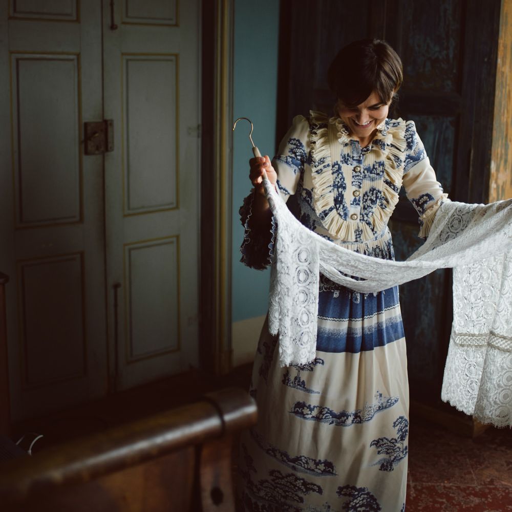 Wedding Morning Bridal Preparations | Green &amp; White Bohemian Wedding in the Rain at Castello di San Sebastiano da Po, Italy | Margherita Calati Photography | Second Shooter Carlo Vittorio