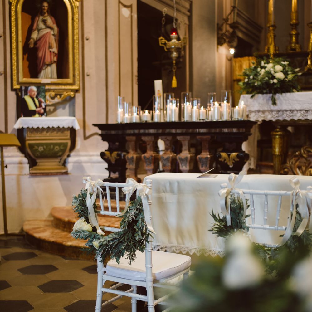 Greenery Garland Chair Back Decor | Green &amp; White Bohemian Wedding in the Rain at Castello di San Sebastiano da Po, Italy | Margherita Calati Photography | Second Shooter Carlo Vittorio