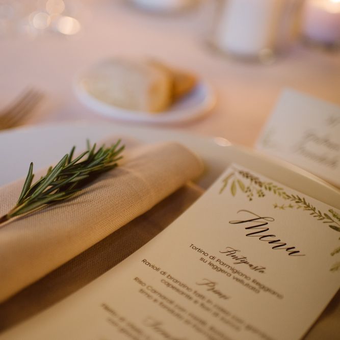 Wedding Reception Decor | Green &amp; White Bohemian Wedding in the Rain at Castello di San Sebastiano da Po, Italy | Margherita Calati Photography | Second Shooter Carlo Vittorio
