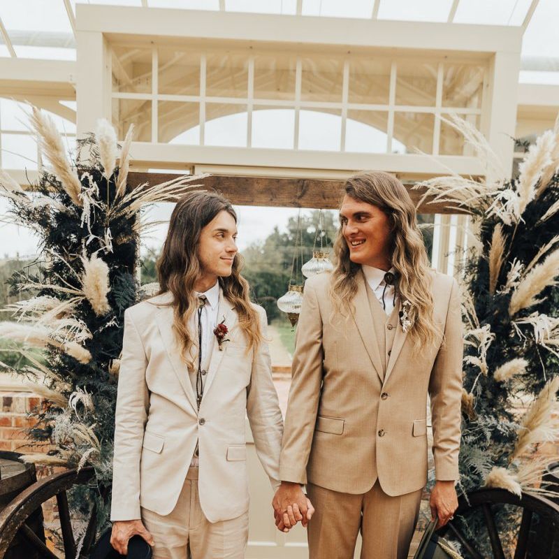 Patterned rug and dried grass flower arrangements for intimate wedding in a glasshouse