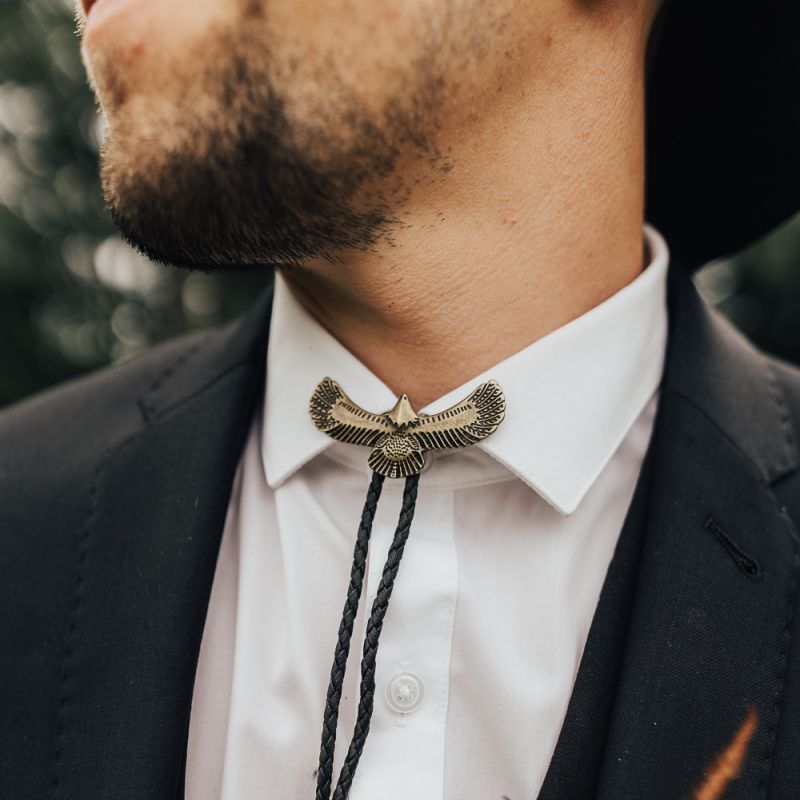 Bootlace tie for groom at wild west wedding