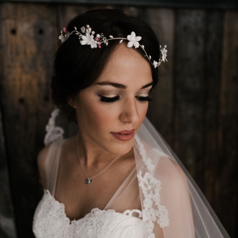 Winter wedding make-up