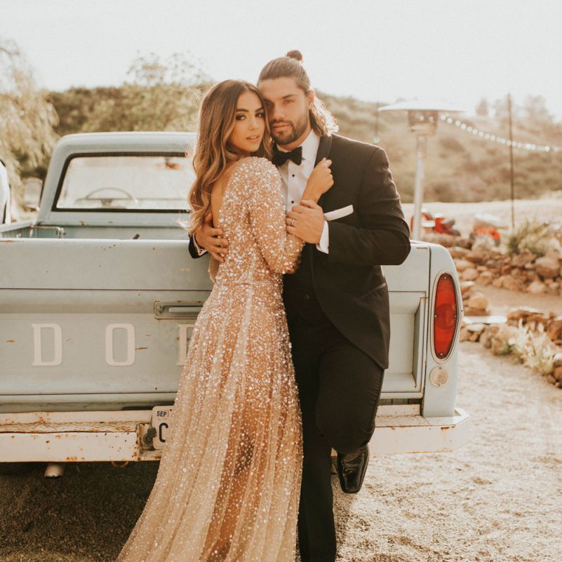 Vegas elopement with bride in sparkly wedding dress