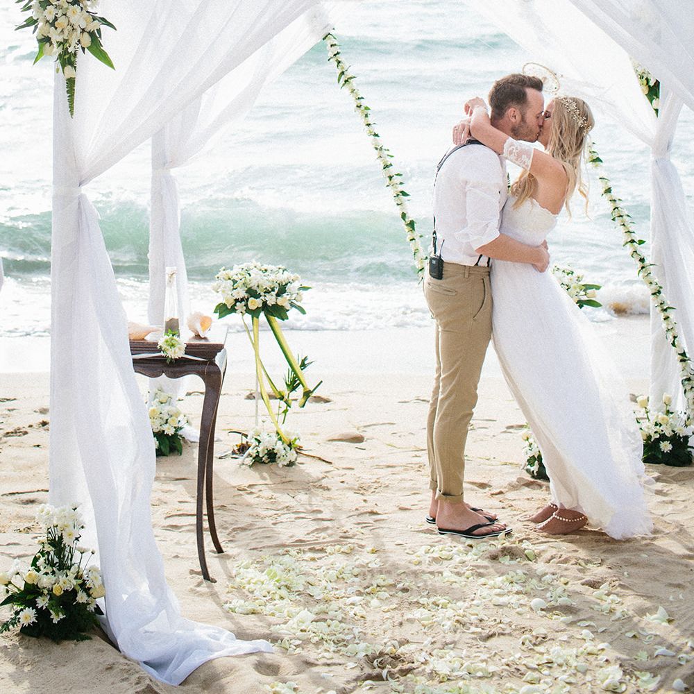 16 Beautiful Beach Weddings - Ceremony Roundup - Rock My Wedding
