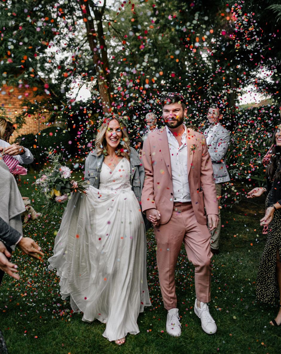 12 Biodegradable Confetti Ideas For Your Wedding