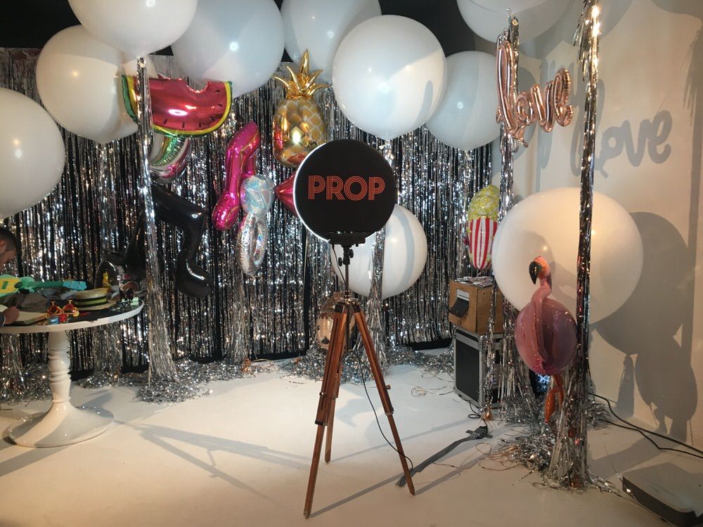 How To Create The Perfect Balloon Backdrop For Your Photo Booth