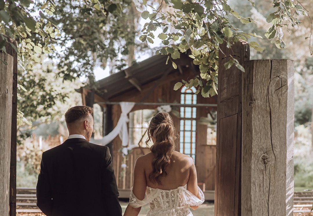 Oak Tree Barn Wedding Rock My Wedding Inspiration