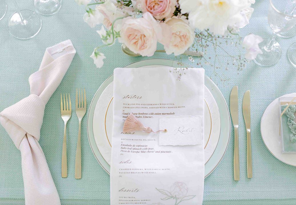 Pastel Green Wedding Inspiration in Country Mansion