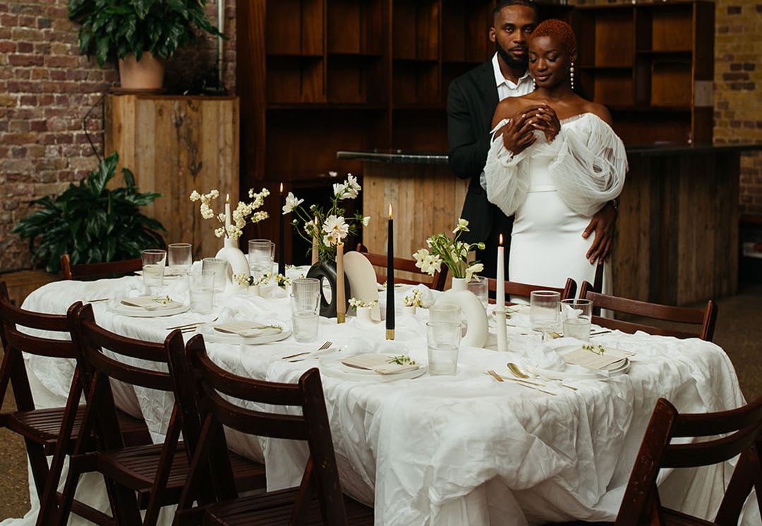 Urban Elegance With Black And White Table Decorations