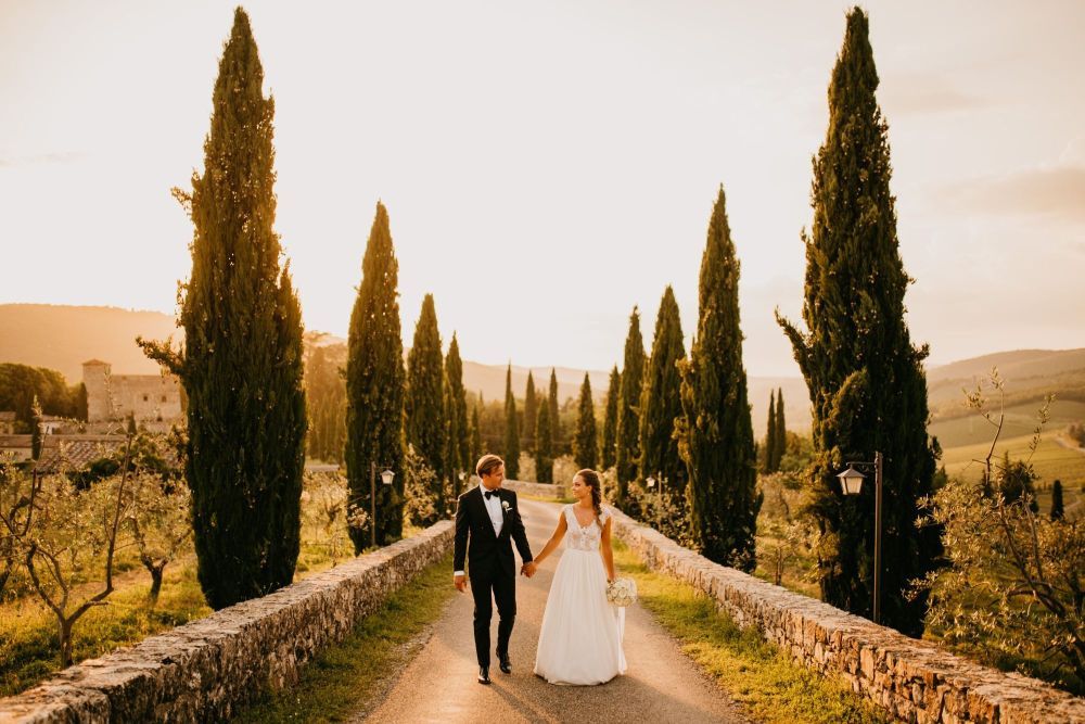 Italian Castle Wedding in Tuscany with Outdoor Wedding Ceremony and ...