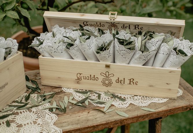 12 Biodegradable Confetti Ideas For Your Wedding
