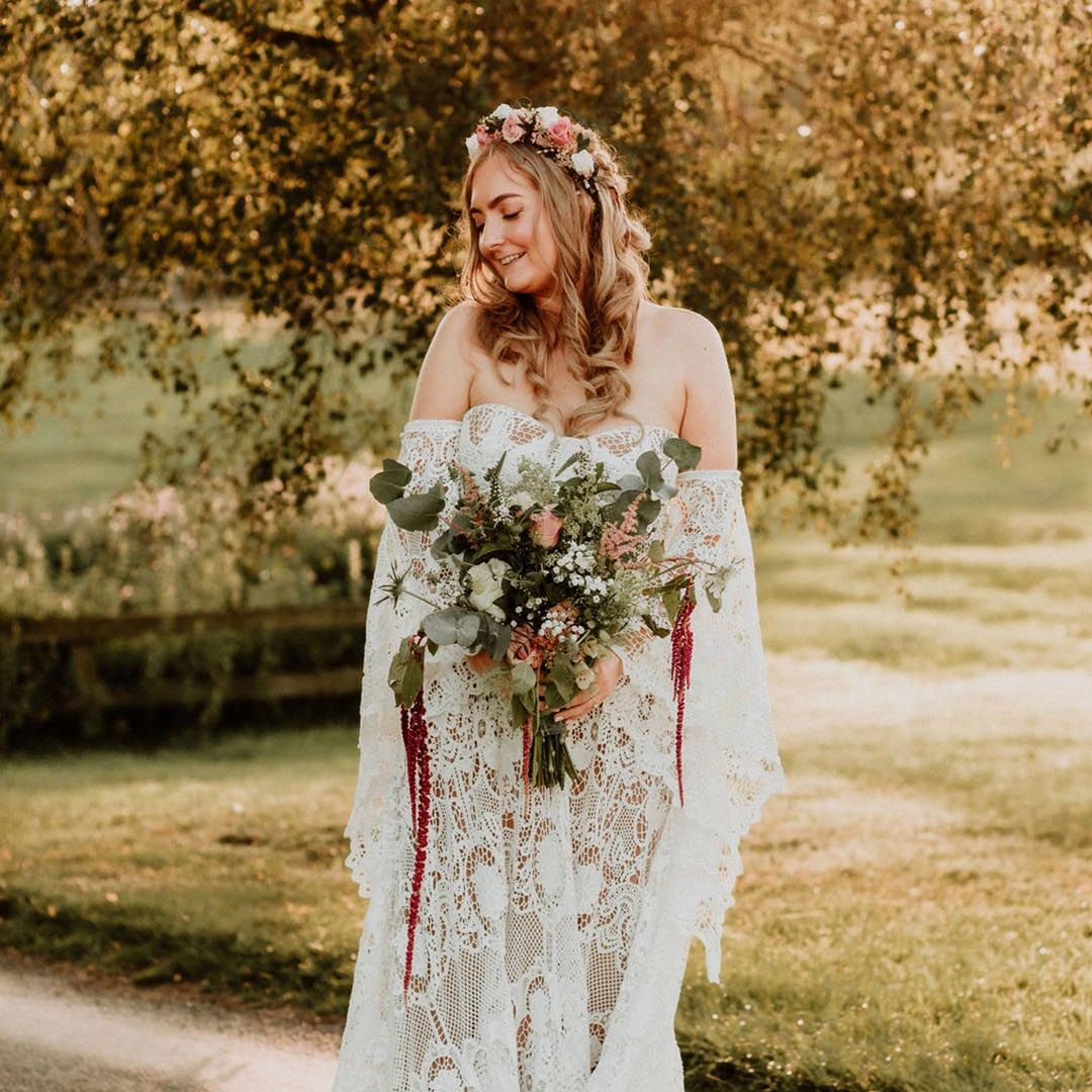 The Best Autumn Wedding Dresses For The Fall Season