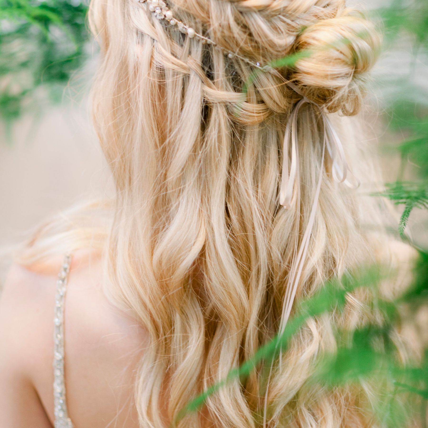 How to Create 4 Sexy Bridal Hairstyles - The Wedding Community