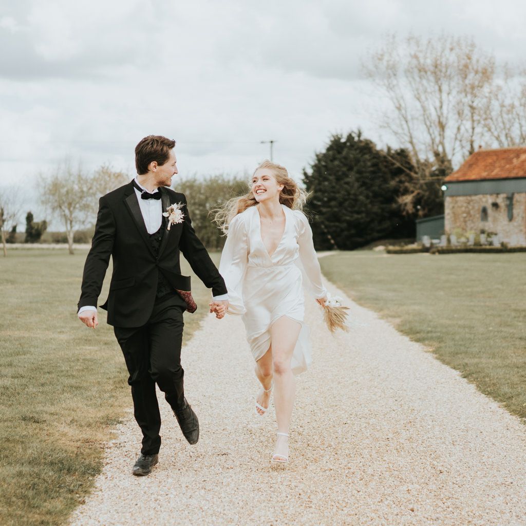 beth beresford photography real wedding at pentney abbey norfolk captured by beth beresford photography 5