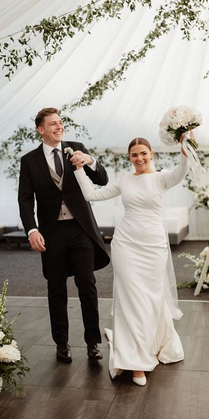 Hamptons Chic at The Talbooth Dedham | Florals - Amega Fleur | Photographer - Emma Gosling | Venue - Talbooth Dedham