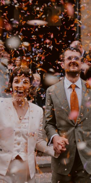 Dynamic fun confetti shot - Sasha Weddings