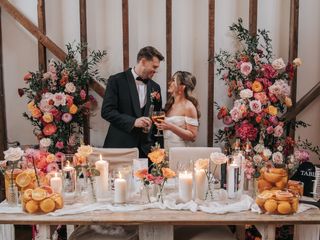 GILLYS ROSE FLORALS