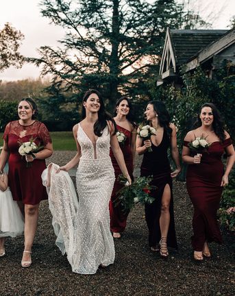 Stylish burgundy bridesmaid dresses for all season with floor-length, short, lace, sparkly and satin styles and fabrics. 