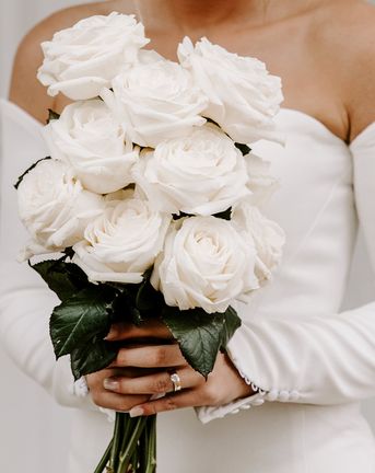 white rose bouquet Valentine's Day proposal ideas