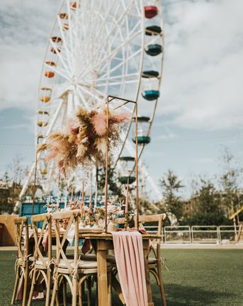 Pastel wedding inspiration at Dreamland Margate with astro slide, ferris wheel and outdoor reception with dried flowers