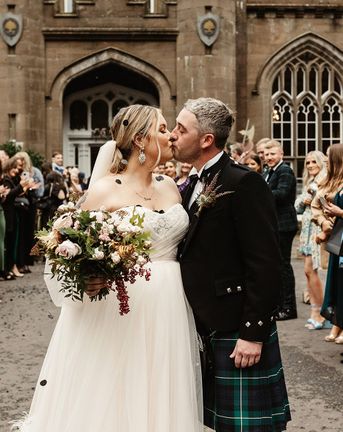 Drumtochty Castle wedding in Scotland with autumnal vibe including a black wedding cake!