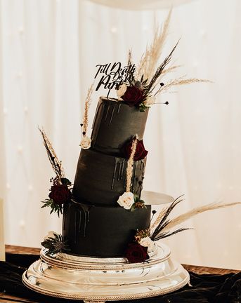 Black wedding cake for modern Gothic wedding