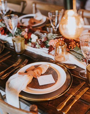 Autumn wedding ideas with seasonal wedding tablescape and orange decor