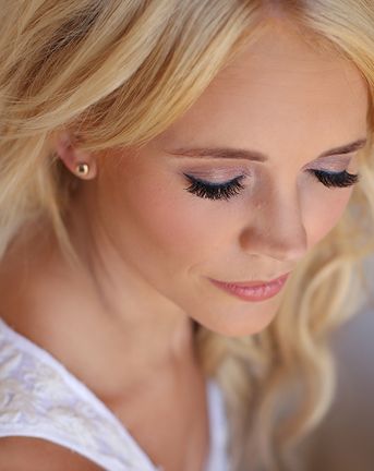 Wedding Day Make Up {Insider Tips From The List}
