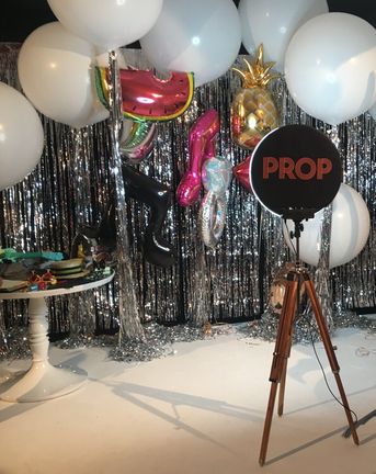 How To Create The Perfect Balloon Backdrop For Your Photobooth