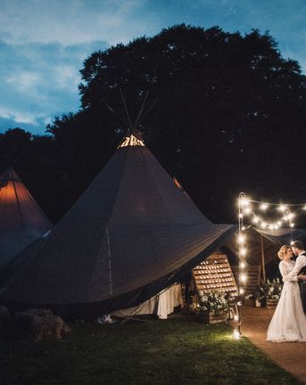 How To Have A Cosy Tipi Or Tent Wedding In Winter