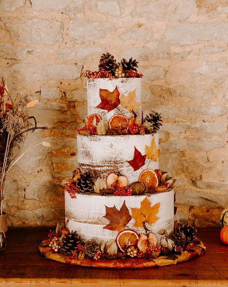 Autumn wedding cakes ideas and inspiration with autumn leaves for the fall season