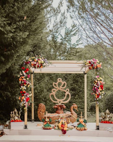 Outdoor Hindu marriage ceremony at Domaine de Blanche Fleur in Provence with fruit centrepieces & several outfit changes by Soozana Pvan 