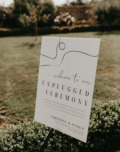 What is an unplugged wedding ceremony? We explain what it is and lots of tips and advice for having one