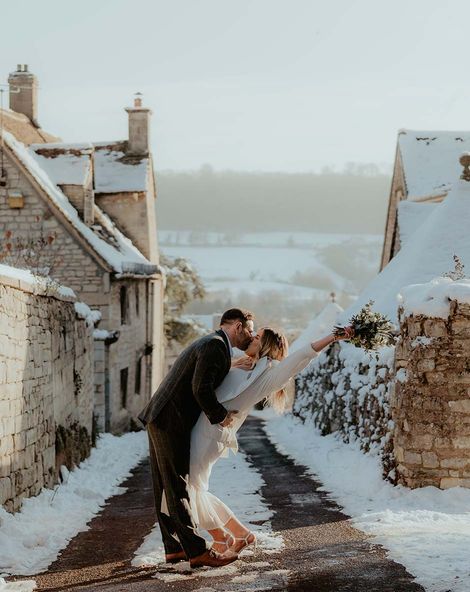 Couple marry in winter at Stroud Registry Office.