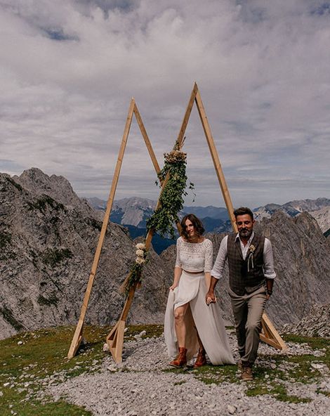 Mountain Wedding with Sustainable Decor & Dried Flowers