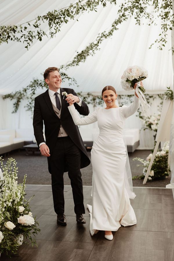 Hamptons Chic at The Talbooth Dedham | Florals - Amega Fleur | Photographer - Emma Gosling | Venue - Talbooth Dedham