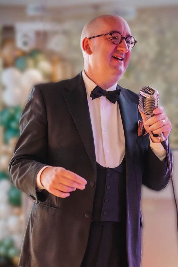 Simon Partridge singing with Gloria the Gramophone by his side