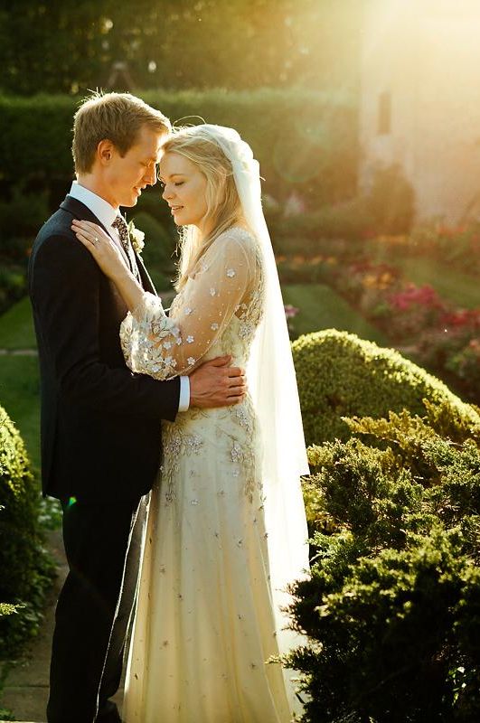 Juliet Cap Veil For A Wildflower Filled Wedding At Chenies Manor