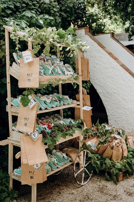 Converse Trainer Favours for a Malaga Wedding at La Casilla de Maera | Sole Alonso Wedding Dress | Sara Lobla Photography | Un Par de Medias Film