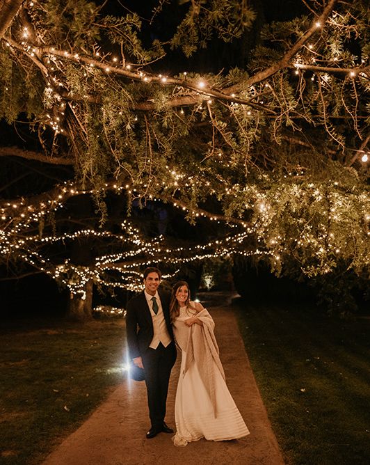 Authentic Spanish Wedding at Masia Ribas, Barcelona | Simple & Elegant Teresa Helbig Wedding Dress | Gold Wedding Shoes | Sara Lobla Photography