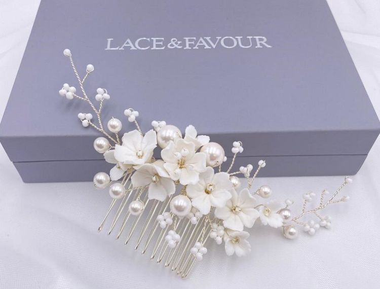 lace favour anemone hair comb