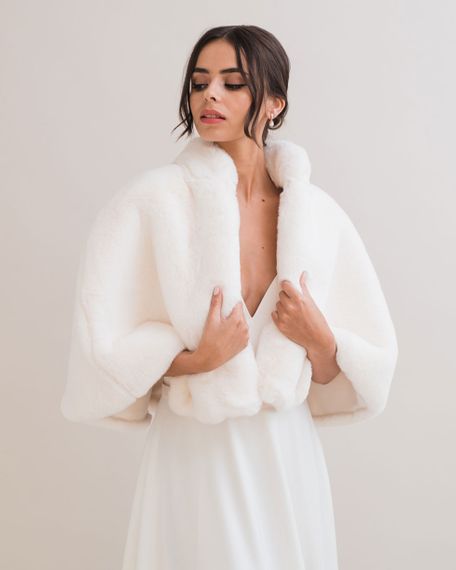 liberty in love ivory faux fur cape   00005