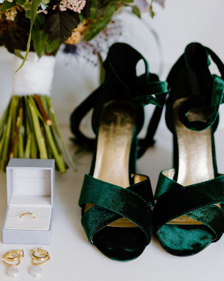 Details 88+ green wedding shoes uk latest