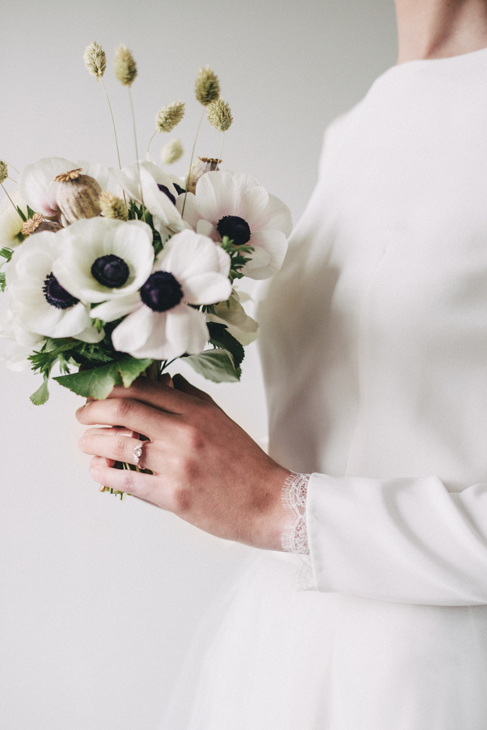 Minimal Elegant iWeddingi by Genevieve iWeddingi Photography