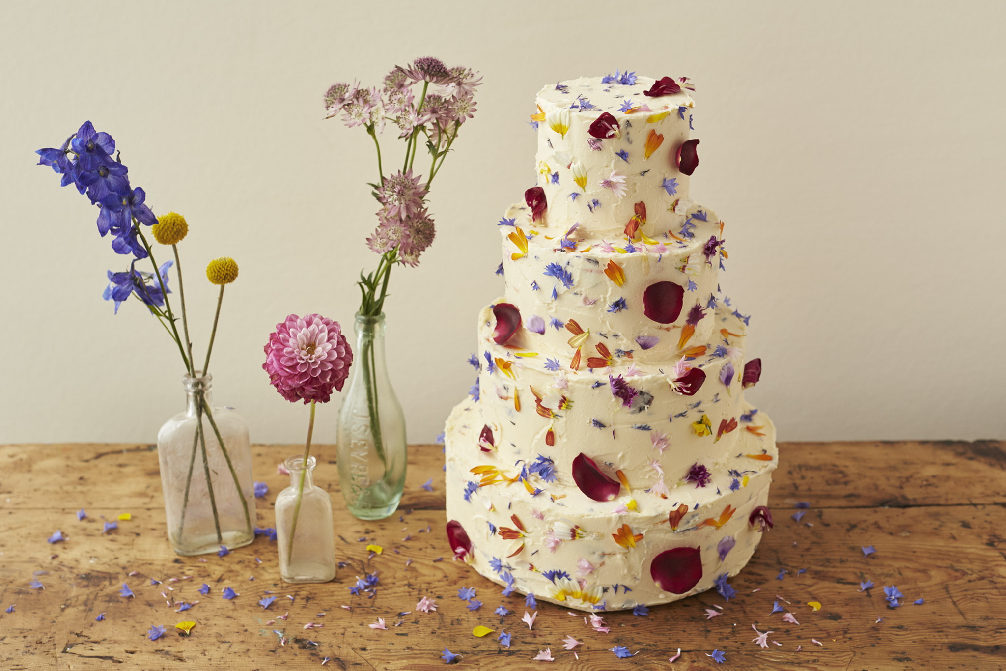 How To Decorate A Wedding Celebration Cake With Edible